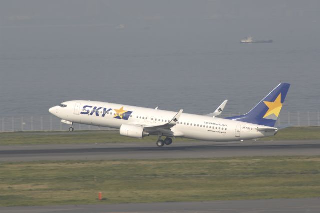 Boeing 737-800 (JA737T) - Departure at Haneda Intl Airport 34R on 2009/4/12