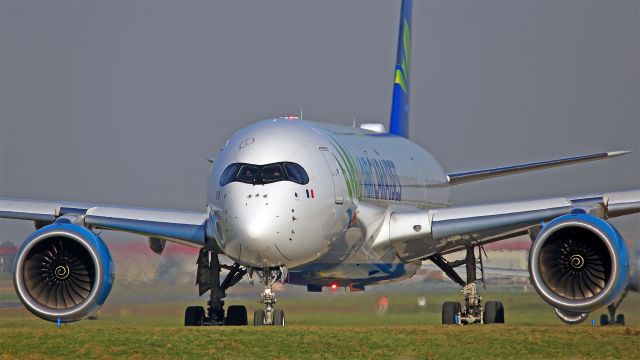 Airbus A350-1000 (F-HHAV) - In rolling. Imminent take off runway 06.