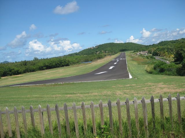 — — - Mustique Island St. Vincent & Greanadines