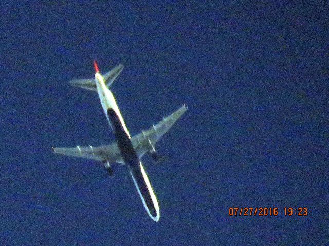 BOEING 757-300 (N586NW)