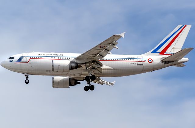 Airbus A310 (F-RADB) - Arriving with some French troops for the September march in Mexico City