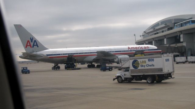 BOEING 767-300 (N350AN)