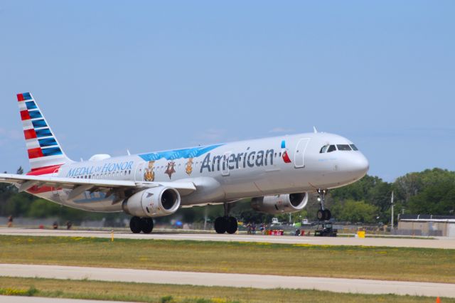 Airbus A321 (N167AN) - AA Tribute Airbus honoring the US Veteran & the honored very few Medal of Honor Recipients.  Vietnam War Era Vets and a few from Korea were honored during Oshkosh '23 and saw the memorials in DC. 