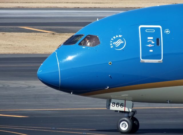 Boeing 787-9 Dreamliner (VNA-866) - Taxing at NRT.(2016/02/17)