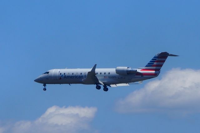 Canadair Regional Jet CRJ-200 (N245PS)