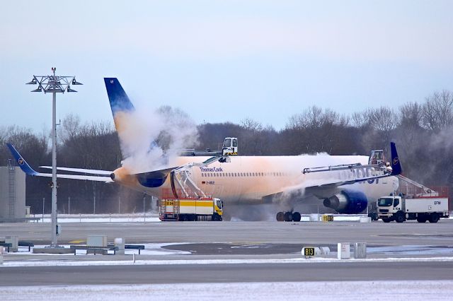 BOEING 767-300 (D-ABUE)