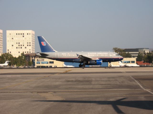 Airbus A319 (N827UA) - Just after landing on RWY 19R