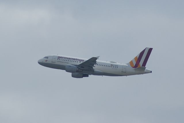 Airbus A319 (D-AKNR) - Germanwings A319-112 cn1209 23 juni 2018 Take Off RWY34