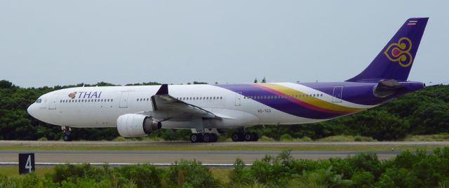 Airbus A330-300 —