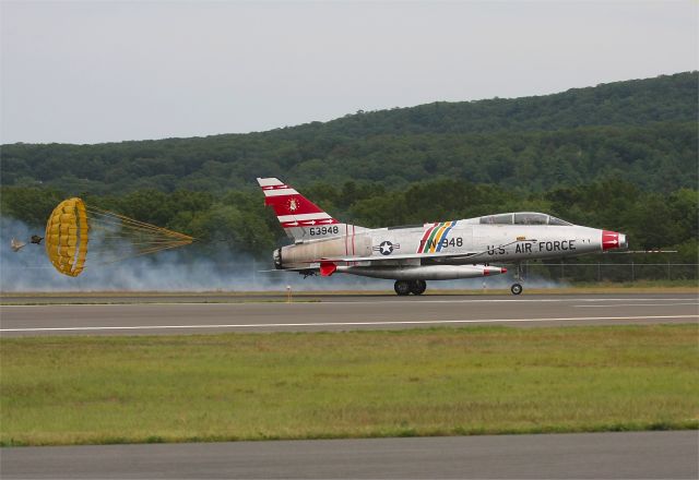 Fokker 100 (N2011V) - Displayed at the airshow Aug 2010