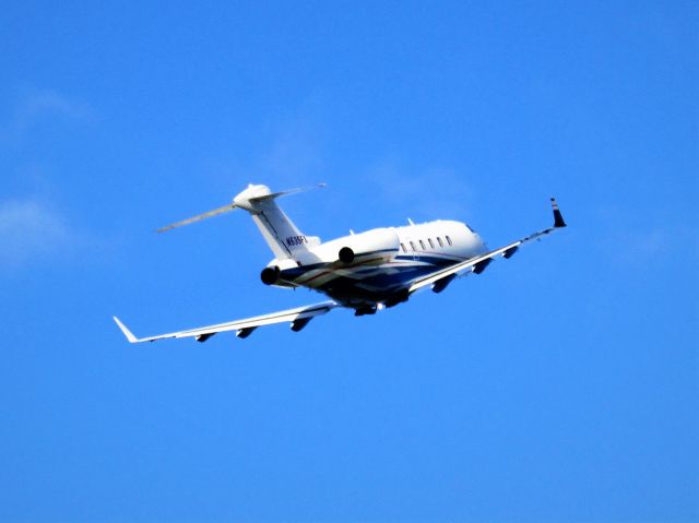 Bombardier Challenger 300 (N535FX)