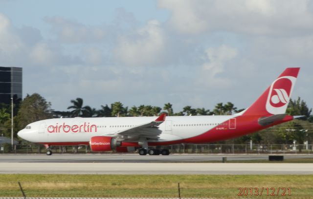 Airbus A330-200 (D-ALPE)