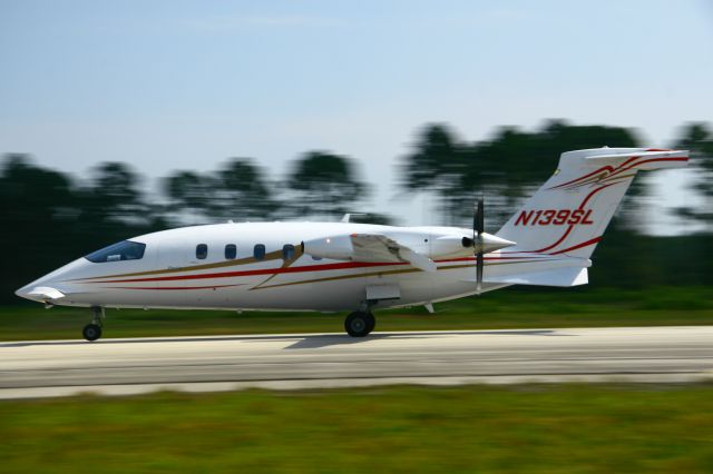 Piaggio P.180 Avanti (N139SL) - Takeoff roll from Kcrg