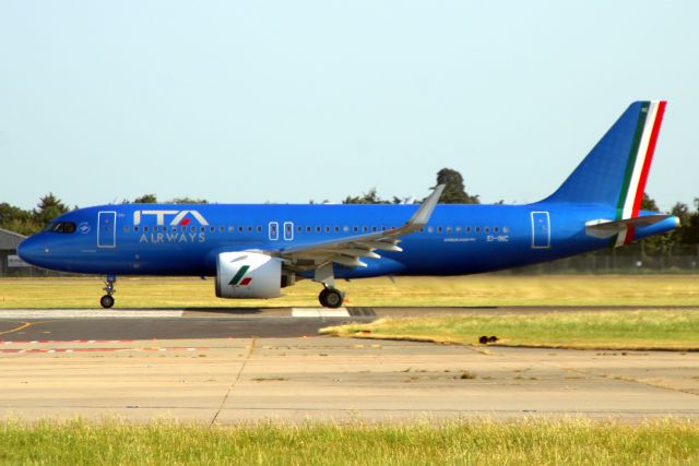 Airbus A320neo (EI-INC) - Departing rwy 09R on 2-Jun-23 operating flight ITY207 to LIRF on its first visit to EGLL.