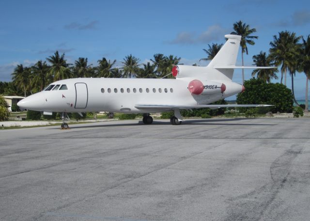 Dassault Falcon 900 (N910EX) - Bora Bora ramp