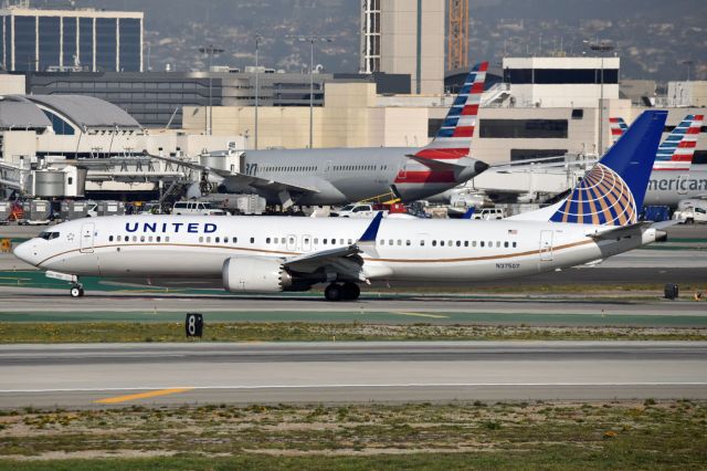 Boeing 737 MAX 9 (N37507)