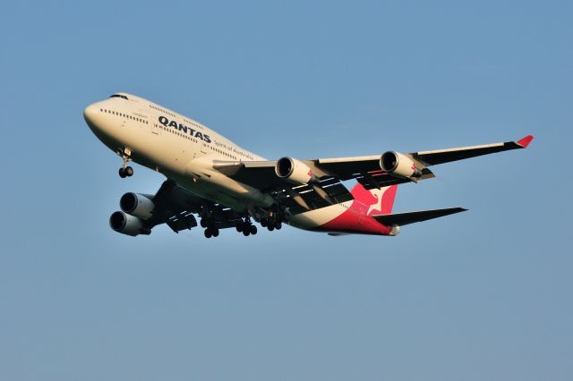 Boeing 747-400 (VH-OEB) - 2013/8/16