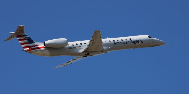 Embraer ERJ-145 (N624AE) - Shortly after departure is this 1999 American Airlines Eagle Embraer 145LR in the Spring of 2021.