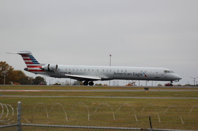 Canadair Regional Jet CRJ-900 (N609NN)