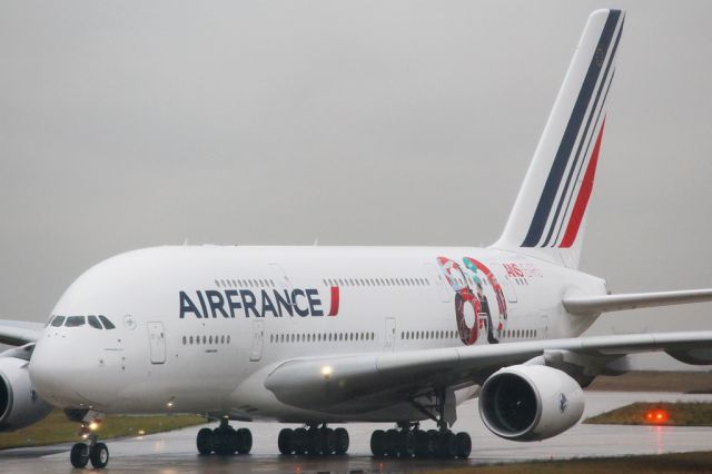 Airbus A380-800 (F-HPJI) - Taxiing.