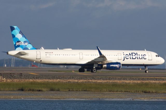 Airbus A321 (N905JB)