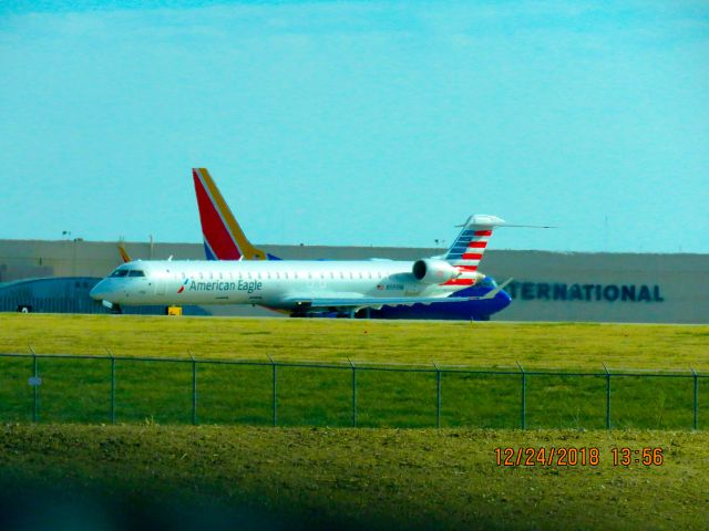 Canadair Regional Jet CRJ-900 (N593NN)