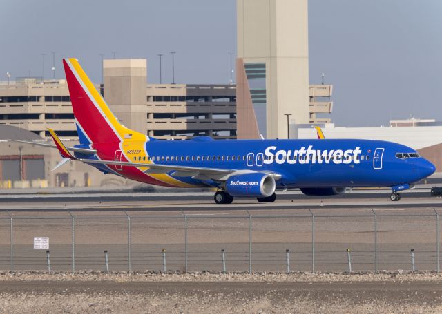 Boeing 737-800 (N8522P)