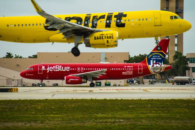 N615JB — - They have an observation hill/park next to the south runway at the airport.  People picnic in this area, while they watch the planes.  Off of Griffin Road and I-95, near Ft Lauderdale. 