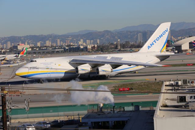 Antonov An-124 Ruslan (UR-82008)