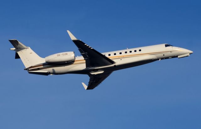 Embraer ERJ-135 (OK-SUN)