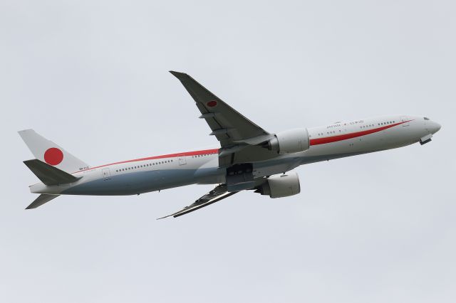 BOEING 777-300ER (80-1112)