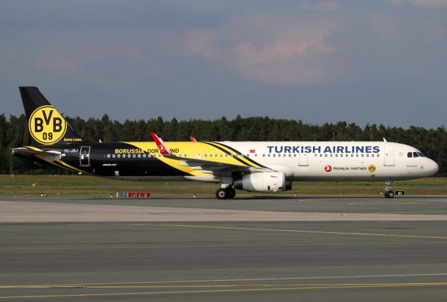 Airbus A321 (TC-JSJ)