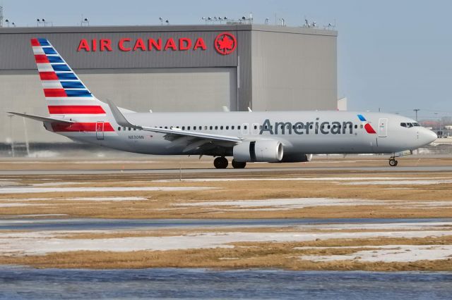 Boeing 737-800 (N830NN)