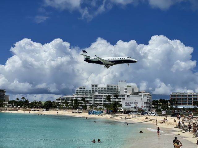 IAI Gulfstream G200 (N403SL) - Sunset Bar, Maho Beach, SXM