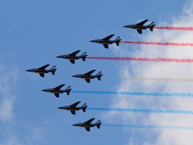 — — - FRENCH AIR FORCE DEMO TEAM "PATROUILLE DE FRANCE"