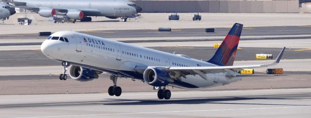 Airbus A321 (N339DN) - phoenix sky harbor international airport 07MAR20