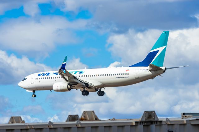 Boeing 737-800 (C-FWJS) - A WestJet 737-800 landing at PHX on 2/26/23. Taken with a Canon R7 and Tamron 70-200 G2 lens.