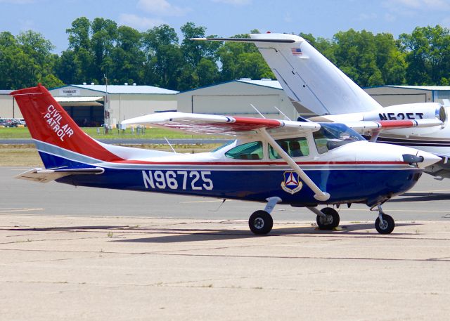 Cessna Skylane (N96725) - At Downtown Shreveport.