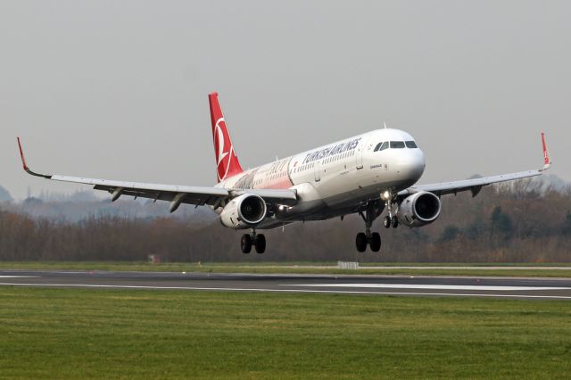 Airbus A321 (TC-JTP) - THY1993 arriving from Istanbul with the "Troy" logojet.