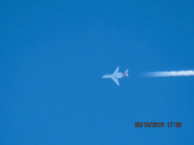 Bombardier Challenger 300 (N555GE)