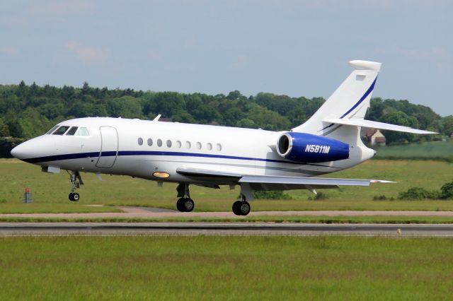 Dassault Falcon 2000 (N5811M) - On short finals for rwy 25 on 8-Jun-21 arriving from LIPZ.