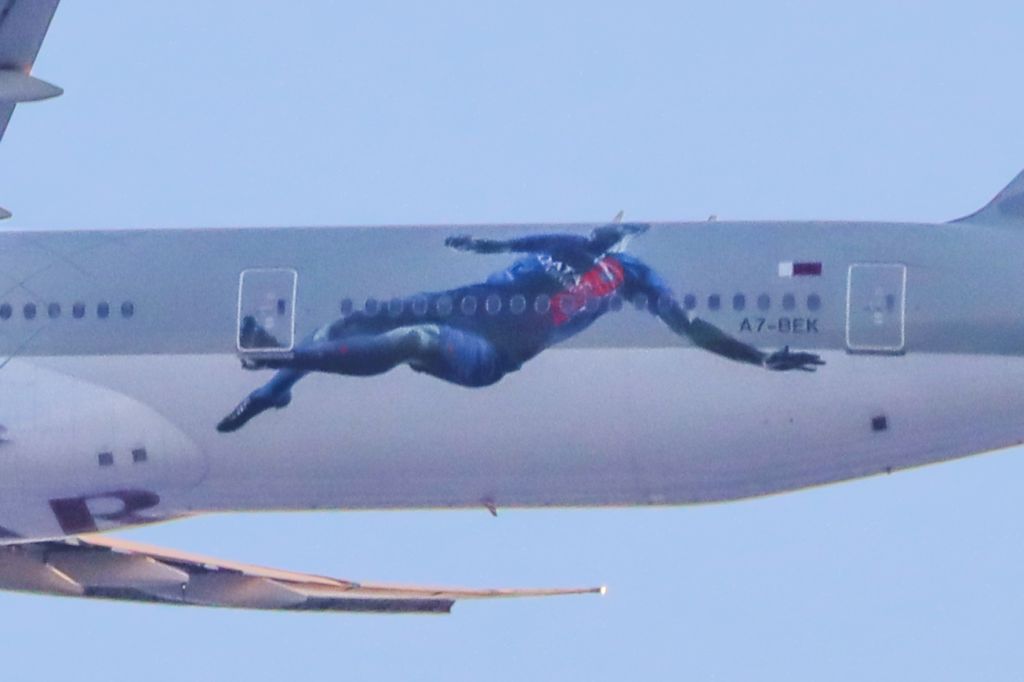 BOEING 777-300ER (A7-BEK)