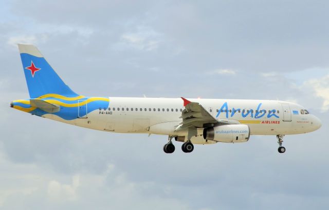 Airbus A320 (P4-AAD)