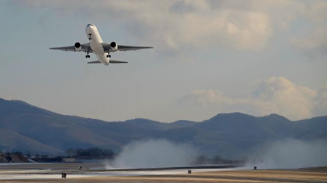 BOEING 767-300 (JA656J) - hakodate air port (HKD/RJCH) hokkaido japan