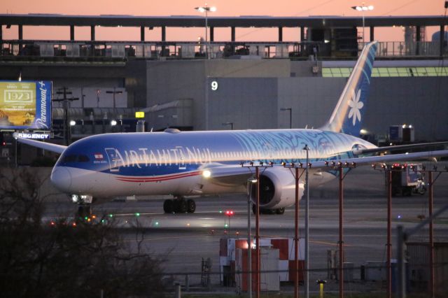 Boeing 787-9 Dreamliner (F-OVAA)