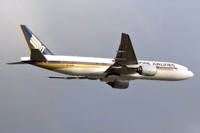 Boeing 777-200 (9V-SQK) - Boeing B772 Singapore Airlines 9V-SQK 3/12/16 YPPH.