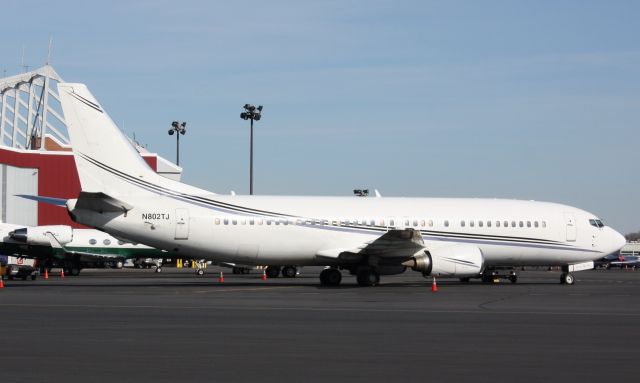 BOEING 737-400 (N802TJ)