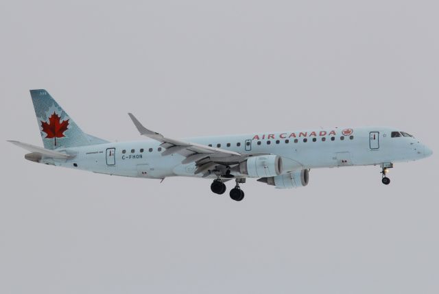 Embraer ERJ-190 (C-FHON)