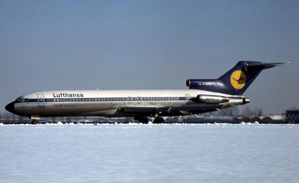 BOEING 727-200 (D-ABKB) - Neve su Linate, dicembre 1977