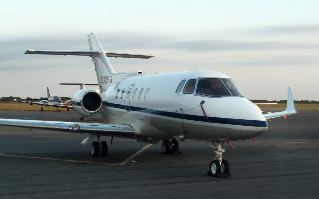 Hawker 800 (N212RG)